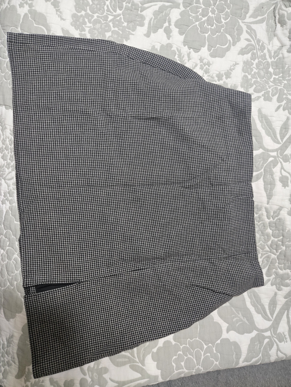 Old Navy Black and White Houndstooth Mini Skirt